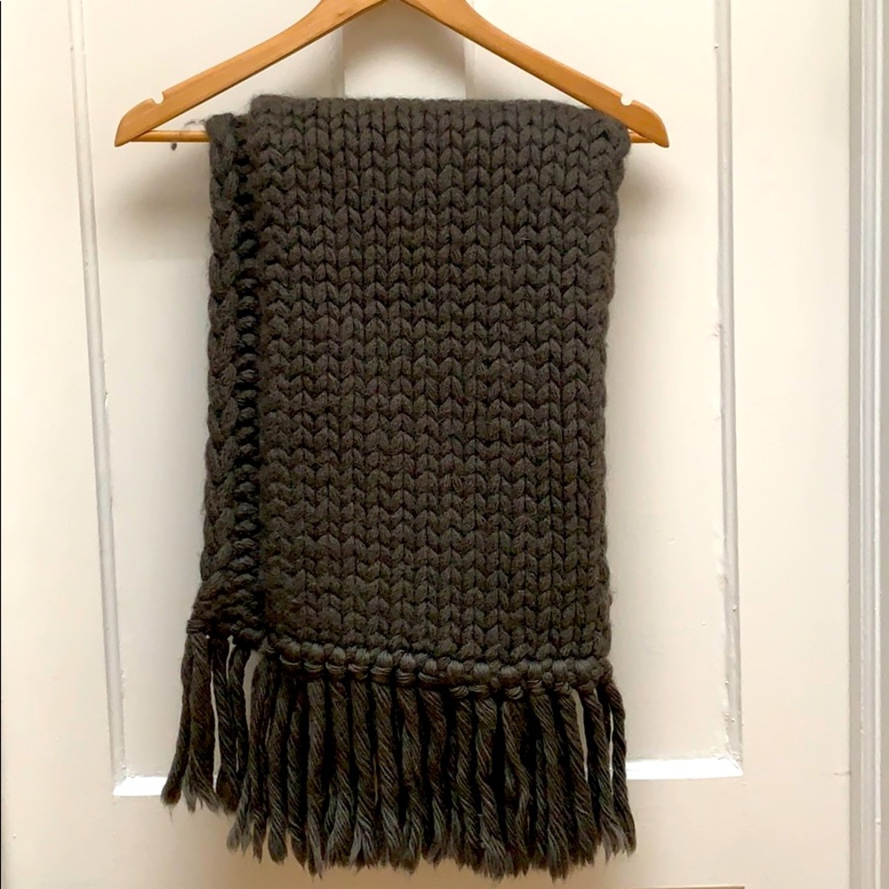 Oversized Tommy Hilfiger wool scarf
